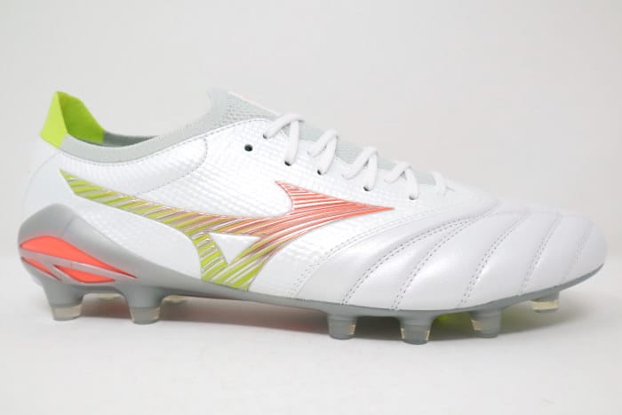 Mizuno Morelia Neo 5 Beta Made in Japan FG Prism Review - Soccer