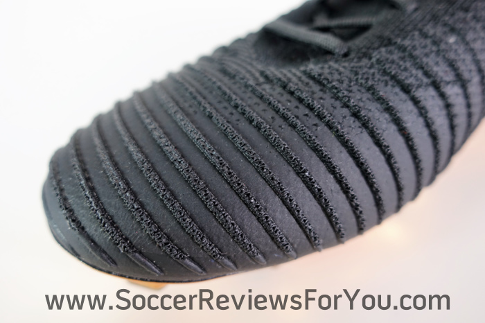SR4U Reflective Black Soccer Laces on Nike Mercurial Vapor
