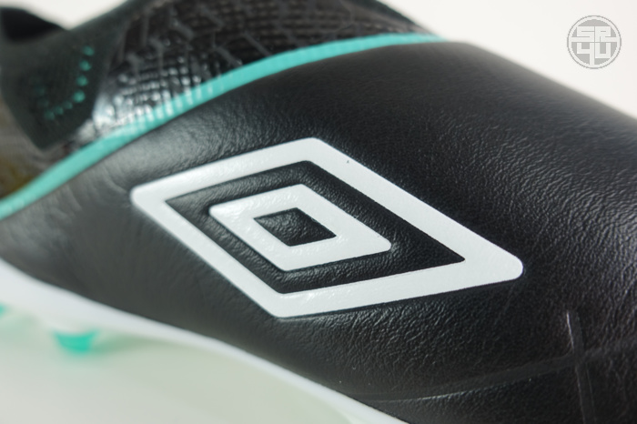 Umbro Medusae 3 Elite Laceless Leather Soccer-Football Boots 7