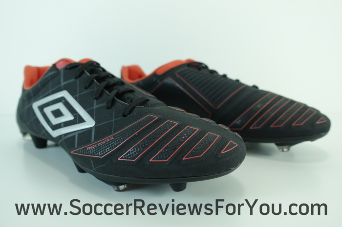 Umbro UX Accuro Soccer-Football Boots (2)