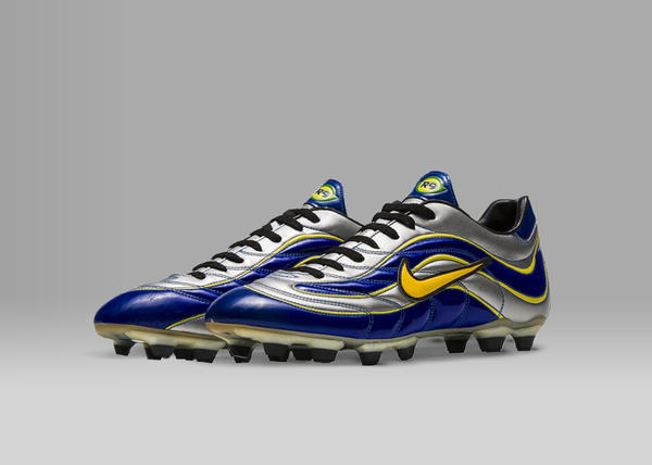 1998 NIKE MERCURIAL VAPOR Inspired by a track spike and informed by speed, Nike launched the Mercurial in the summer of 1998. Its thin plate was designed to reduce the boot’s weight and the KNG-100 synthetic upper — thinner and lighter than traditional leather — changed the way football footwear was made. Brasilian icon Ronaldo debuted the first Mercurial in France, with its bold silver, blue and yellow colorway introducing a new direction of modern speed in football. 