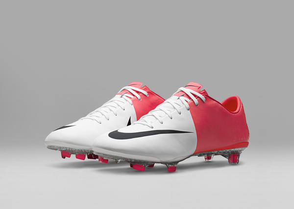 2012 NIKE MERCURIAL VAPOR VIII Unveiled as part of the Nike Clash Collection, which featured a common theme of a specific color finished with a white toe upper, the Mercurial Vapor VIII was worn by Cristiano Ronaldo. 